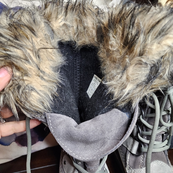 Sorel Joan of Arctic Winter Boots | Size 6 - Picture 9 of 11